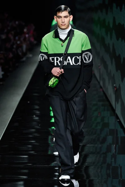 Look 60